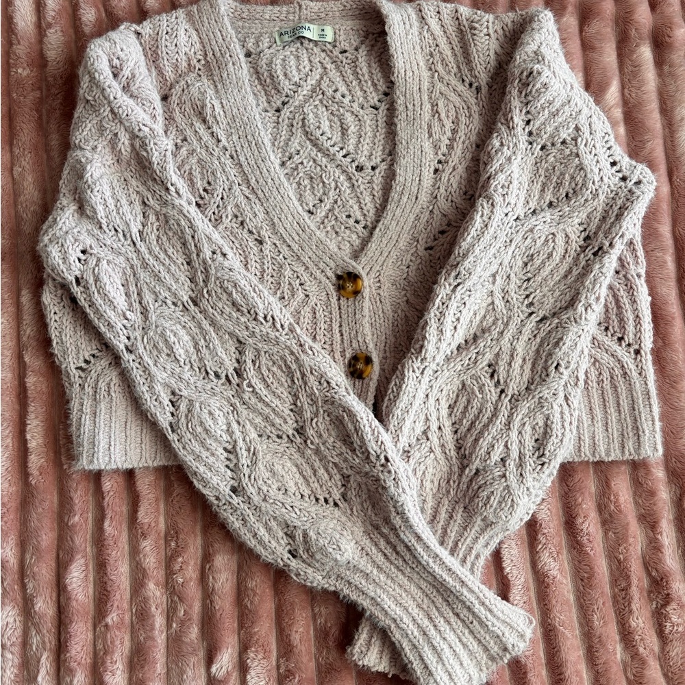 Cream Cardigan Sweater with Cable Knit Pattern and V-Neck